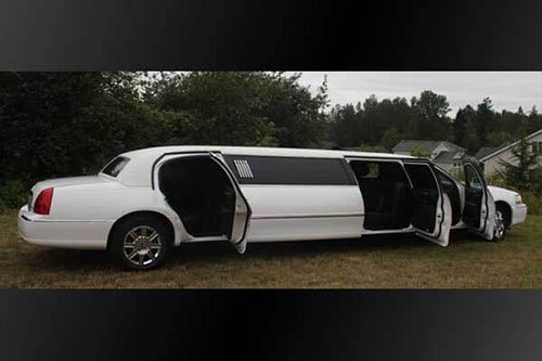 Lincoln limousine exterior